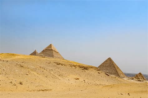 Pyramids In Desert The Pyraminds Of Giza California Will Flickr