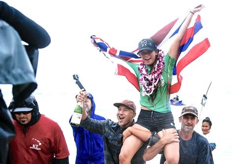 teenage hawaiian bettylou sakura johnson stuns world champ to win haleiwa contest and qualify