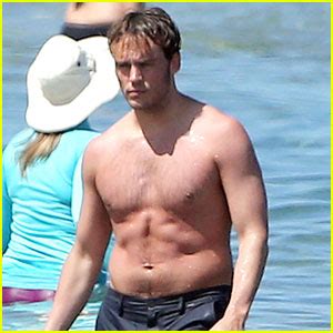 Sam Claflin Exposed Her Strong Body Naked Male Celebrities