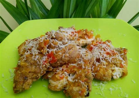 Resep cara membuat ayam richeese, adalah menu restoran siap saji yang populer saat ini. Resep Ayam geprek bensu kw/ ayam geprek pedas gila oleh ...