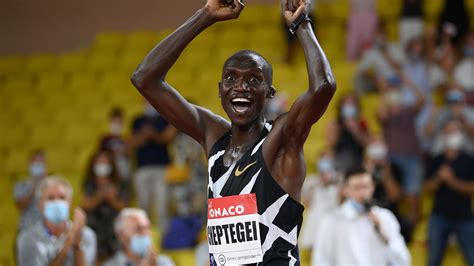 Joshua Cheptegei breaks 16-year-old world record in 5,000 meters