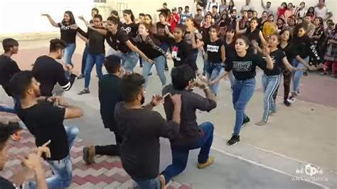 Best Flash Mob Ever Dance Fever Ojas Bit Durg Youtube