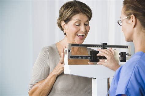 Moderate Weight Loss Before Bariatric Surgery Lowers Postsurgical