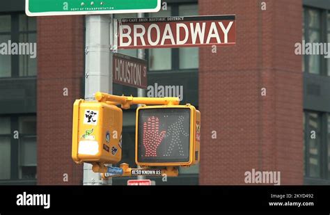 Traffic Light Broadway New York City Stock Video Footage Alamy