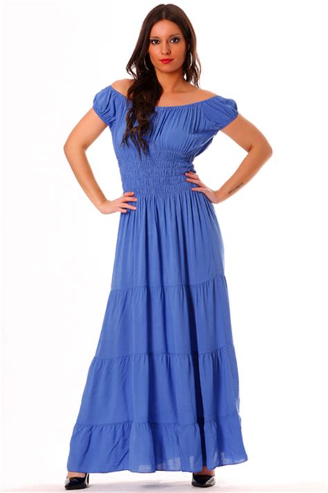 Cette robe bain de soleil est confectionnée dans une popeline de coton, munie. Robe longue ample