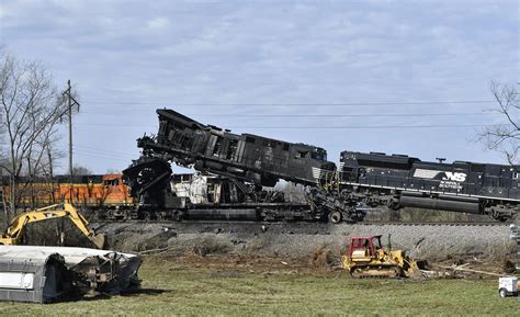 The Latest Norfolk Southern Clearing Derailed Freight Cars Am 1190