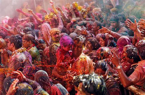 Colorful Photos Of Indias Holi Festival Business Insider