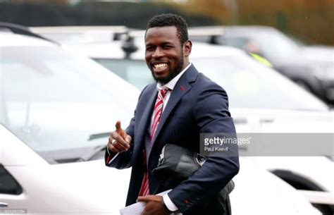 Diouf kariyerine diaraf , 2007'de molde takımına geçmeden önce. Mame Biram Diouf : Ils m'ont piégé ! Qu'est-ce que je peux ...