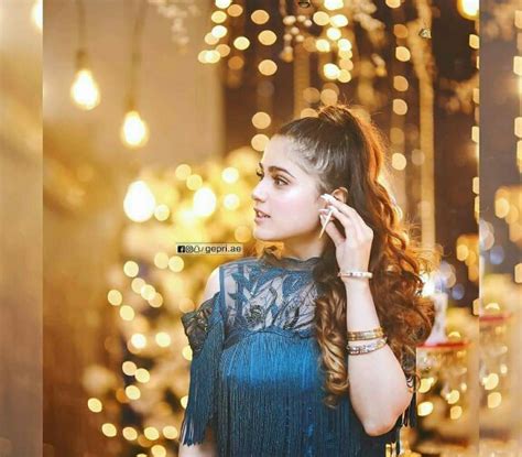 Aima Baig Celebrates Birthday With Friends Reviewitpk