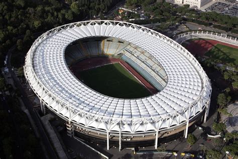 Lazio var det eneste hold, som ikke ville deltage i fusionen, hvis mål det var at skabe en klub fra rom, som kunne konkurrere mod klubberne fra det nordlige italien. Lazio Tickets | Kaarten voor Lazio - viagogo