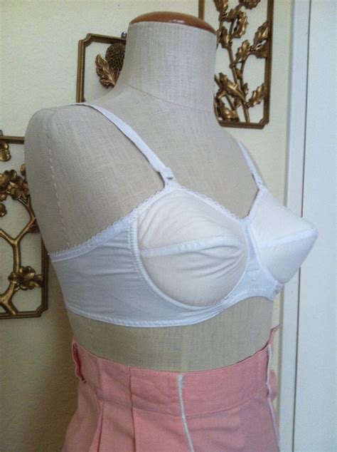 Simple Comfortable White Cotton Bullet Bra With Cone Padding
