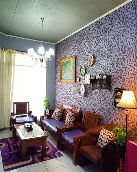 Tips membuat teras lahan sempit menjadi model minimalis yang nyaman. Dekorasi Ruang Tamu Rumah Teres Sempit - THEPELANGI15