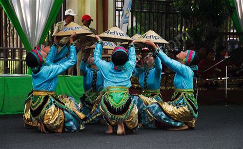 Perlu adanya pendampingan penggunaan input pestisida dan asuransi pertanian yang dapat memberikan perlindungan kepada petani padi sebagai antisipasi. Tari Caping Ngancak, Tarian Tradisional Dari Lamongan ...