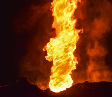 (upper rp triphthong smoothing) ipa(key): Fire Tornado—What is a Fire Tornado?