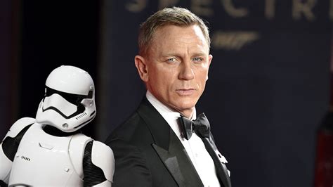 Daniel Craig Secretly Cameos In Star Wars The Force Awakens
