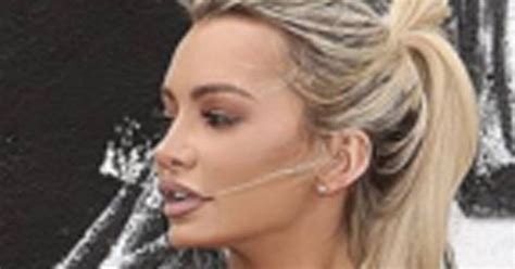 Cleavage That Cant Be Contained Lindsey Pelas Flashes Eye Popping Assets Daily Star