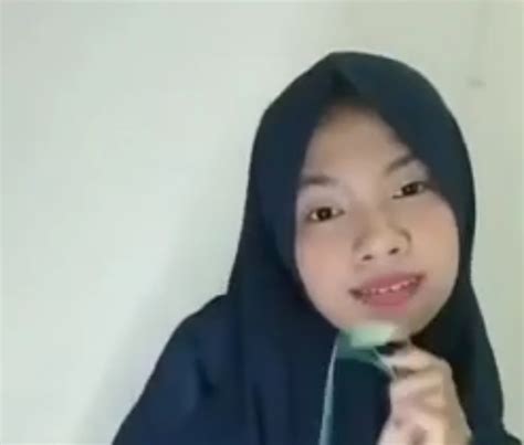 Bokep Indo Cewek Jilbab Colmek Sambil Live Nonton Film Bokep Indo