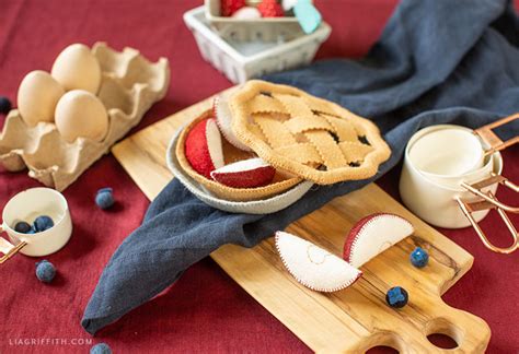 Felt Apple Pie Pattern And Step By Step Tutorial Lia Griffith