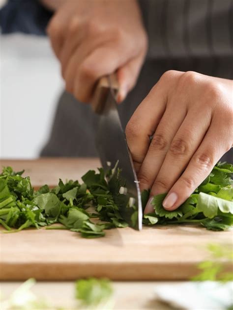 How To Grip A Chefs Knife