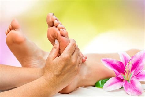 Foot reflexology relaxes the patient, relieving some of his stress, because of the patient's getting a foot the patient feels better because he believes he should feel better (otherwise he quits going to the reflexologist). Foot Reflexology Massage vs. Foot Massage