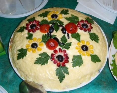 Check spelling or type a new query. 40 de idei de ornat salatele de sarbatori