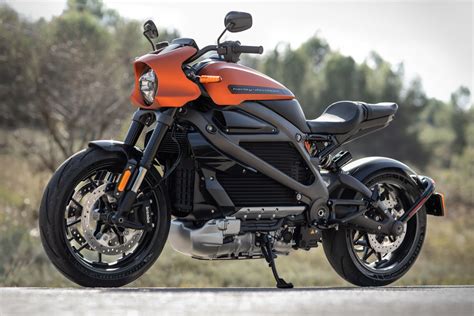 According to databikes data (registered in our system), first bike constructed by harley davidson was released in 1900 ( harley davidson 883 4 marce anno 1990) databikes contain 3213 harley. Harley-Davidson LiveWire - E-Bike zum Premiumpreis