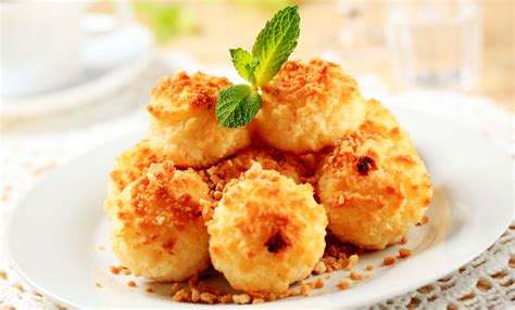 Le praline possono essere preparate con tanti ingredienti diversi: Dolci veloci: biscotti al cocco pronti in 5 minuti - LEITV