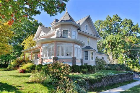 This Pretty Pink Victorian Home Is Surprisingly Located Just 20 Minutes