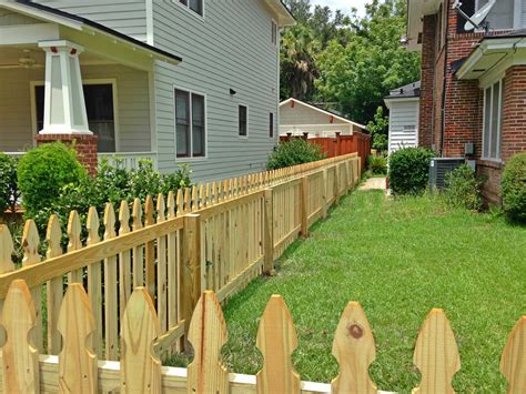 Types of Gothic Fence and Its Uses