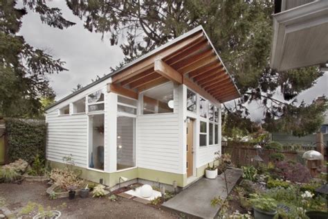 Modern Backyard Garden Studio Cabin