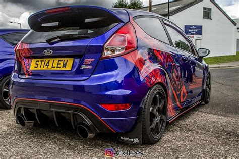 Both are functional and blessed with strong character lines, befitting the savvy young buyers ford is after. Used 2014 Ford Fiesta ST for sale in England | Pistonheads