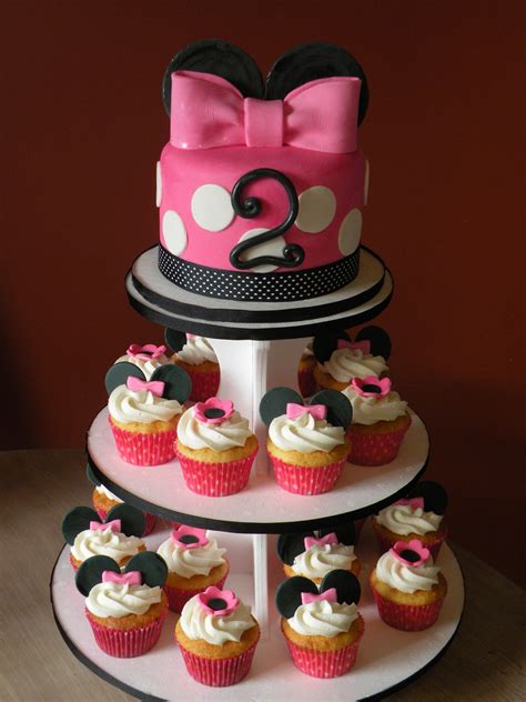 Making your own birthday cake has never been easier thanks to our collection of simple, yet impressive birthday cake recipes. Minnie Mouse Cake & Cupcakes - CakeCentral.com