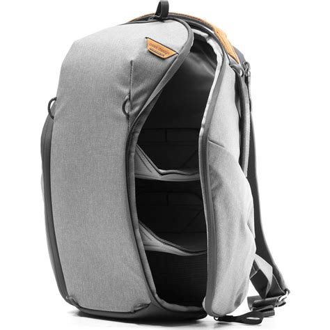 The everyday backpack is what put peak design on the map and helped cement them in the edc industry—no one had seen anything so adaptable while the core blueprint for the everyday backpack—including the flexfold organizational dividers, numerous access points, and handsome. Peak Design Everyday Backpack Zip 15L v2 - Ash