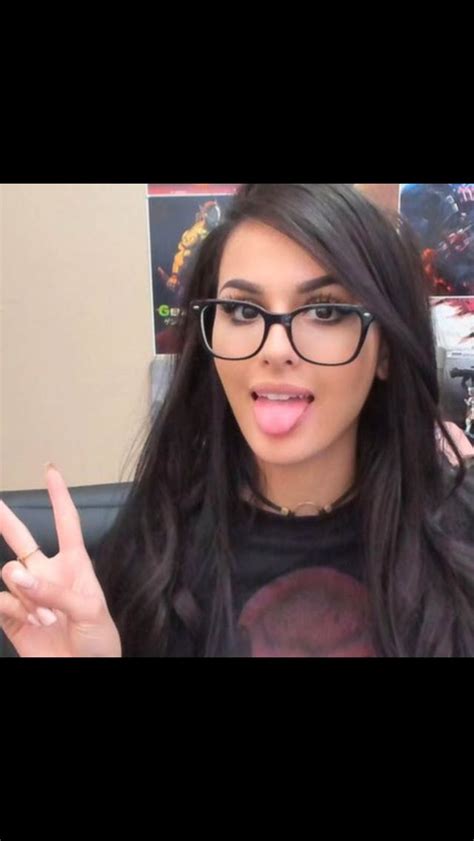 Pin By Okayitsme On Youtubers Sssniperwolf Girls With Glasses Beautiful