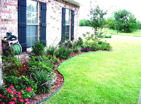 Trendy Simple Front Yard Landscaping Ideas