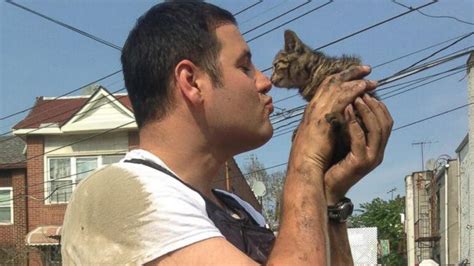 Cop Rescues Kitten And Poses For Cutest Pic Ever Life With Cats