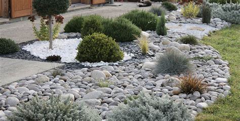 Rocks have many creative uses, as décor or paper weights! 20 Rocking Landscaping Ideas with Rocks (Front Yard ...