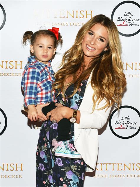 Jessie James Deckers Daughter Loves To Perform Just Like Her Mom Us Weekly