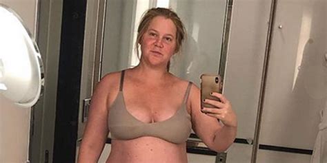 Pregnant Amy Schumer Shows Off Her Baby Bump In A Mirror Selfie Amy