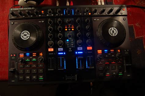 Photo Native Instruments Traktor Kontrol S4 Traktor S4 19 149877 Audiofanzine