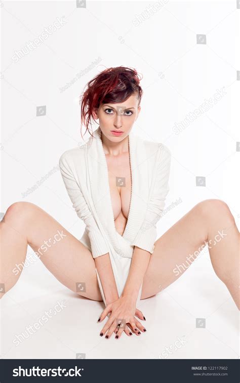 張 Naked girl legs open 圖片庫存照片和向量圖 Shutterstock