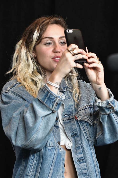 Miley Cyrus Dolce And Gabbana Y La Inesperada Guerra Vía Instagram
