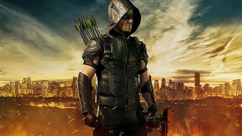 ‘arrow Season 4 Reveals Olivers New Vigilante Costume