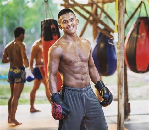 Buakaw Banchamek In Chiang Mai Thailand Muay Thay Vesti Rio