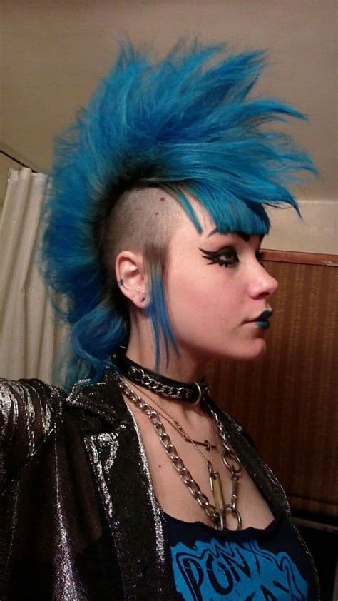 21 Best Cyberpunk Hairstyles 2024 Style Guide Goth Hair Cyberpunk