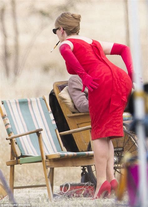Kate Winslet In Figure Hugging Dress On Set Of The Dressmaker Daily