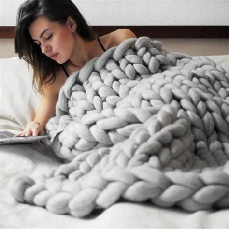Fashion Hand Chunky Wool Knitted Blanket Thick Yarn Wool Bulky Knitting Throw Blankets Hot Sale