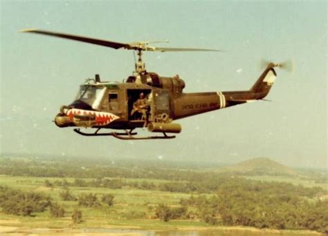 The Bell Uh 1 Huey Gunship Amazing Pictures And Assault Videos