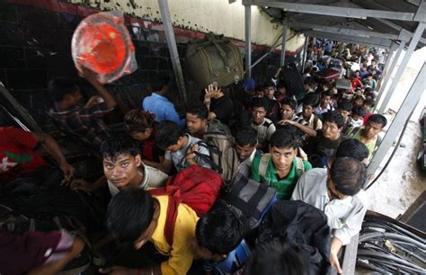 Overcrowded Trains In India 25 Photos Klykercom