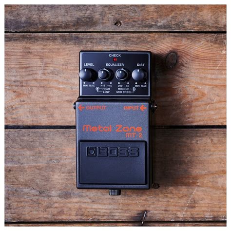 Boss Mt 2 Metal Zone Guitar Effects Pedal At Gear4music
